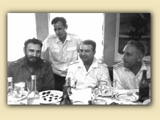 33. Куба. Нас сюда не приглашали. Справа Адмирал Соколан (фото А. Шаманина).jpg